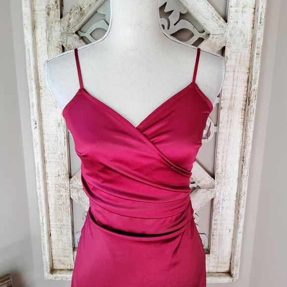 Love Nickie Lew Womens Junior Asymmetric Slit Leg Satin Gown in Burgundy Wine - Picture 4 of 15